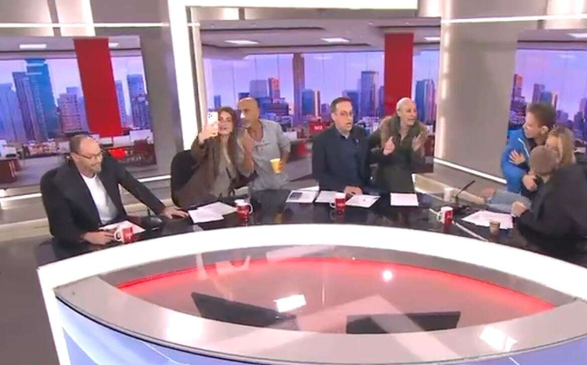 בשידור חי: כוכבי "ארץ נהדרת" התפרצו לאולפן "חדשות הבוקר" עם ניב רסקין