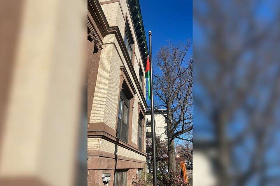 דגל פלשתין מונף בהובוקן , ללא