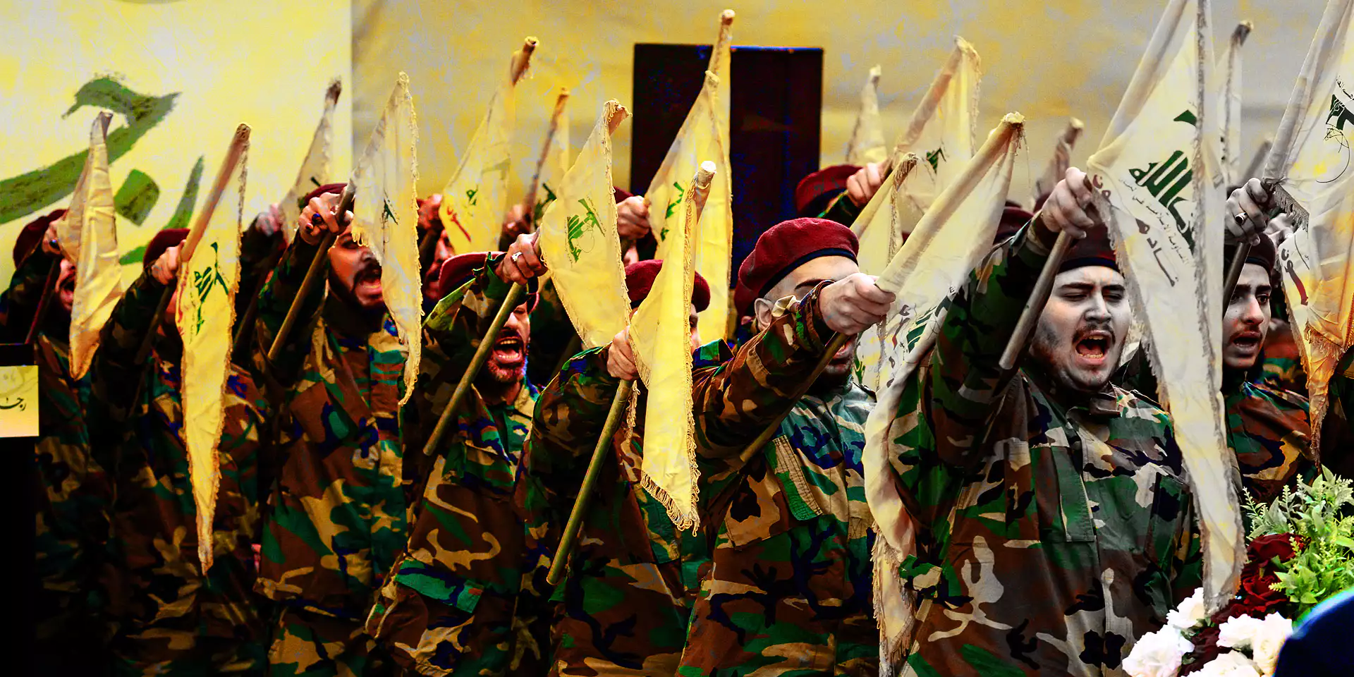 אנשי חיזבאללה בהלווית בכיר הארגון צילום: רויטרס