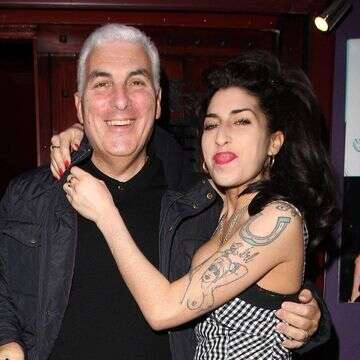 איימי ויינהאוס בבית המשפט: התביעה שמסעירה את לונדון