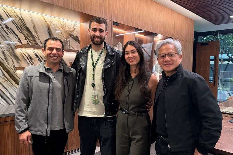 "עוד תראה עולם": מייסד אנבידיה בירך את שורד השבי אבינתן אור | צפו