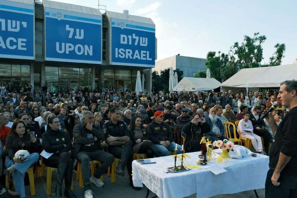 קבלת השבת בכיכר , אדר איל