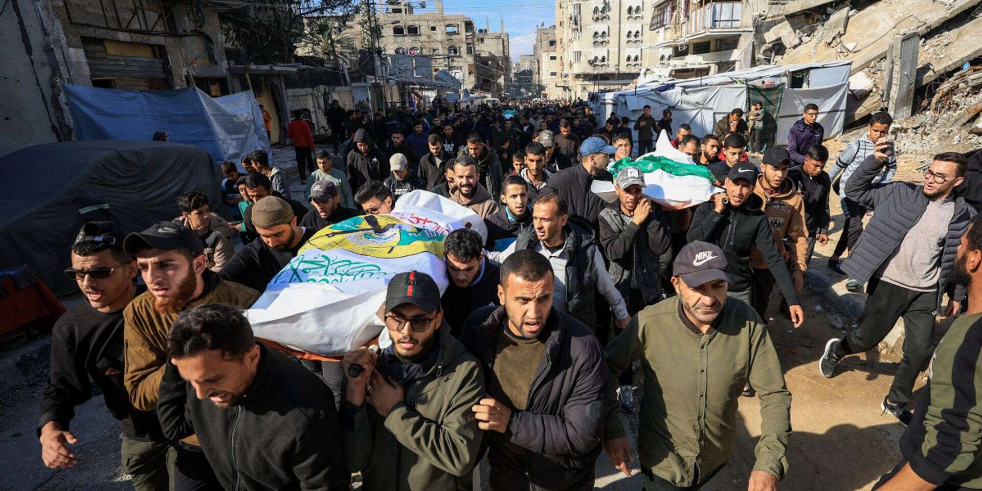 עזתים נושאים את גופתו של בכיר חמאס ראא'ד סעד , רויטרס