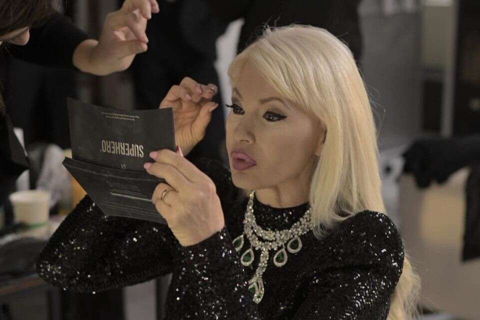 לצד דוגמנים בינלאומיים: פנינה רוזנבלום לא עוצרת