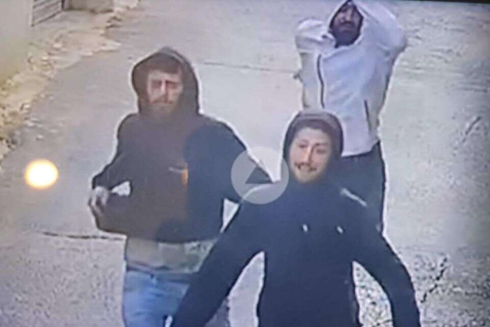 מצ"ב תמונה של החשודים , דוברות המשטרה