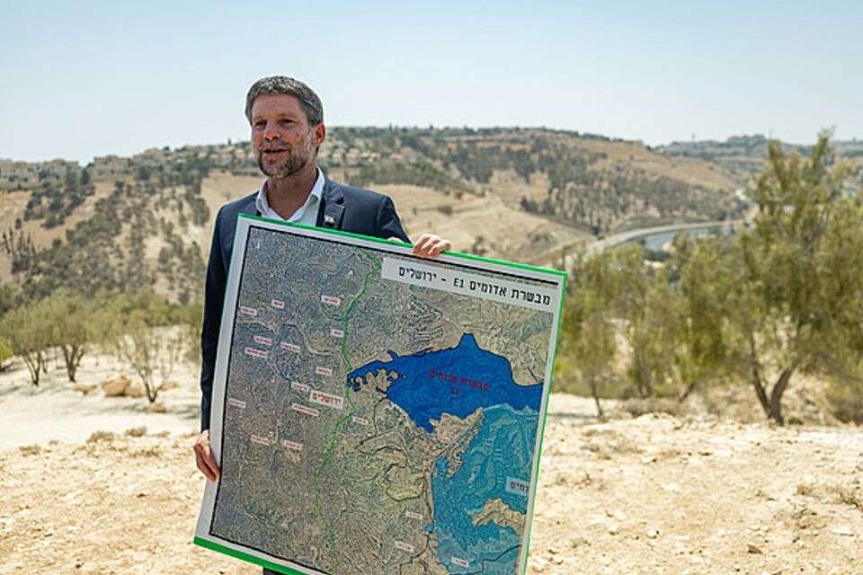 סמוטריץ' מציג את תוכנית E-1 , ללא