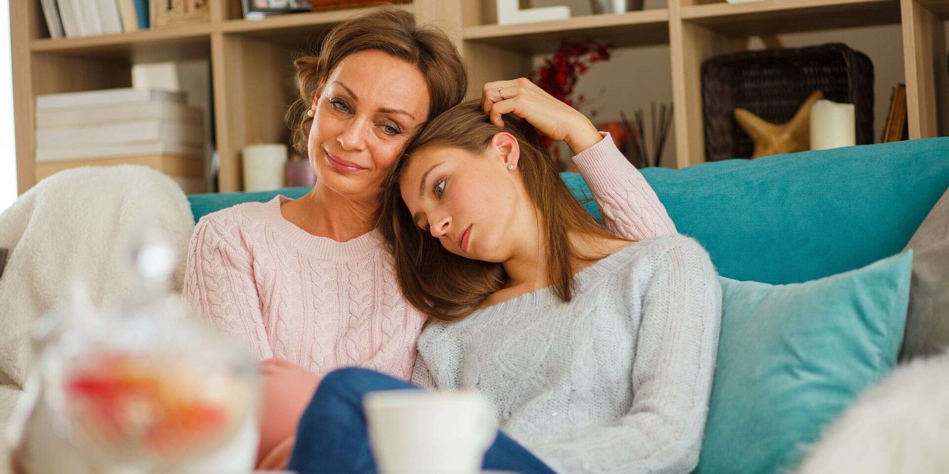 אמא ובת משפחה כאב פרידה , istockphoto