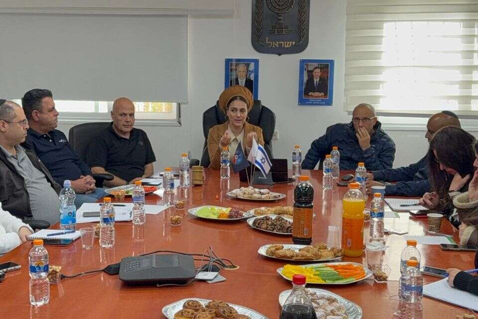 ח"כ לימור סון הר מלך בהצגת היוזמה לגיוס בנות דתיות לתפקידי מודיעין רגישים , .ללא