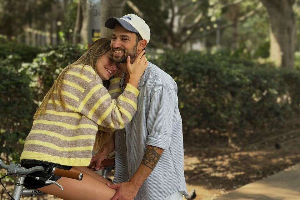 עידן גלפר ואמילי קופר בקמפיין ALDO , בן מור