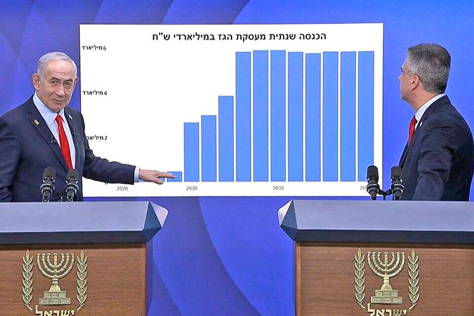 ההכרזה על אישור הסכם הגז. שר האנרגיה אלי כהן וראש הממשלה בנימין נתניהו , .