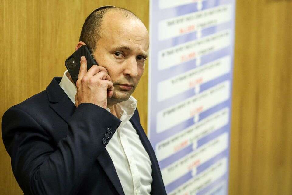 איך בעצם פרצו לסמארטפון של בנט - ומה מידת האחריות שלו למחדל?