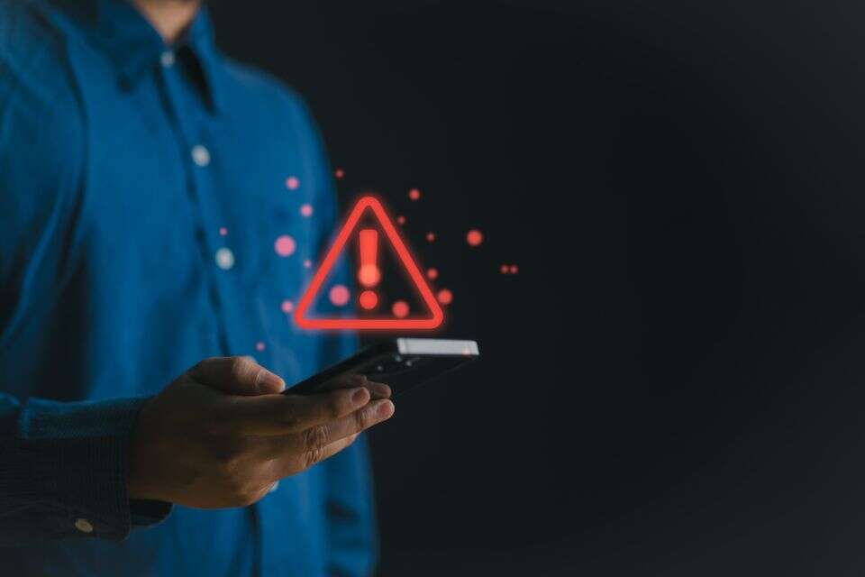 הטלפון של בנט לא לבד: כך תשמרו על המידע האישי שלכם