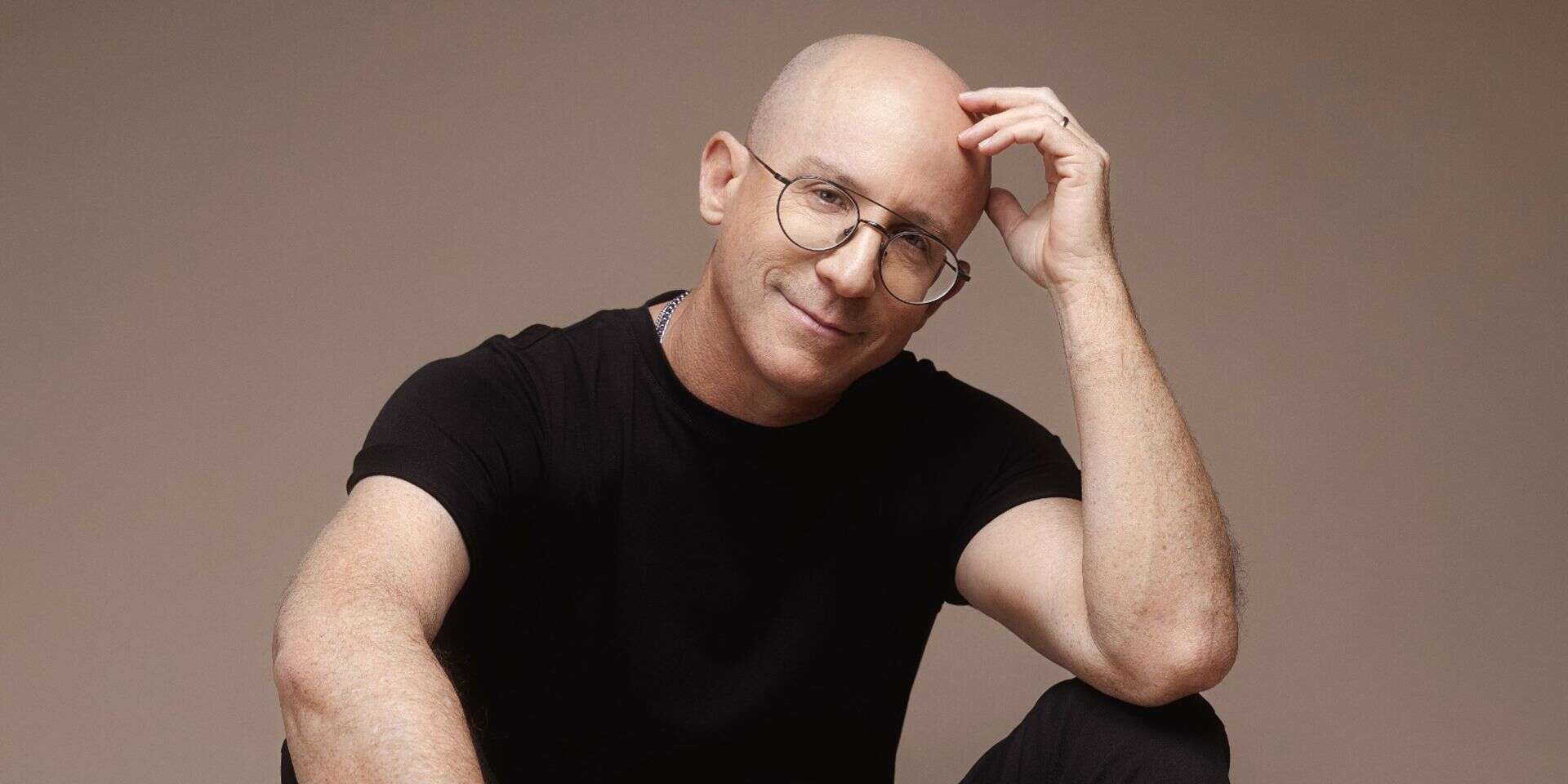 "אם יש אדם שחשוב לי להרשים ולהצחיק, זו לירון". ערן זרחוביץ' , חנן אסור; איפור: מור ז'ביליק, סטיילינג: רעות אופיר, ביגוד: זארה