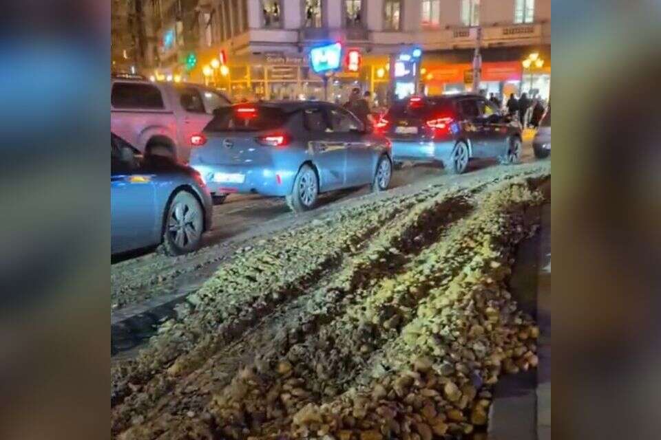 מחאת החקלאים או שוק? בריסל הוצפה בתפוחי אדמה - תושבים מיהרו ללקט