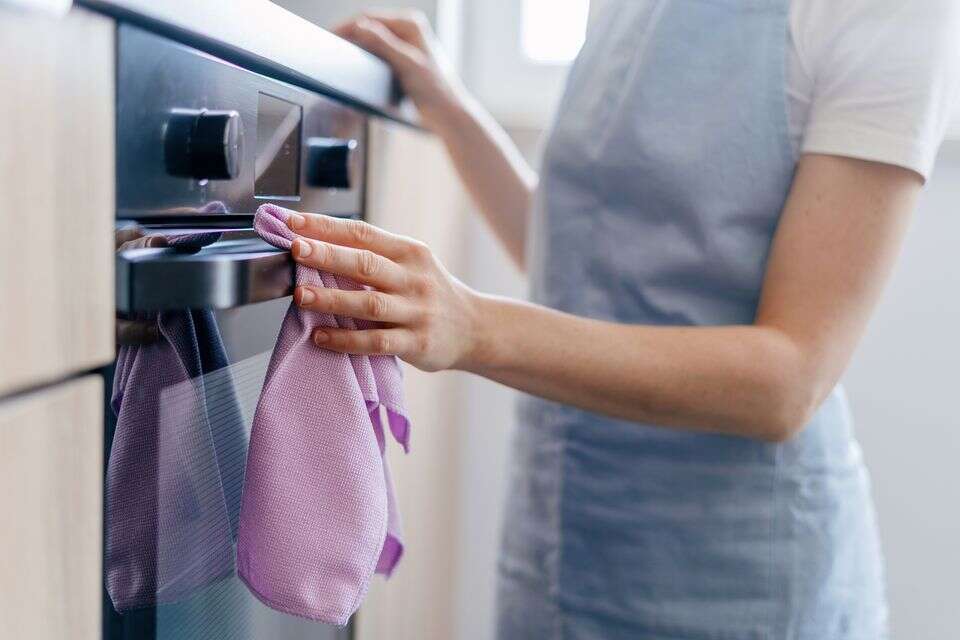 מטבח תנור מגבת , istockphoto