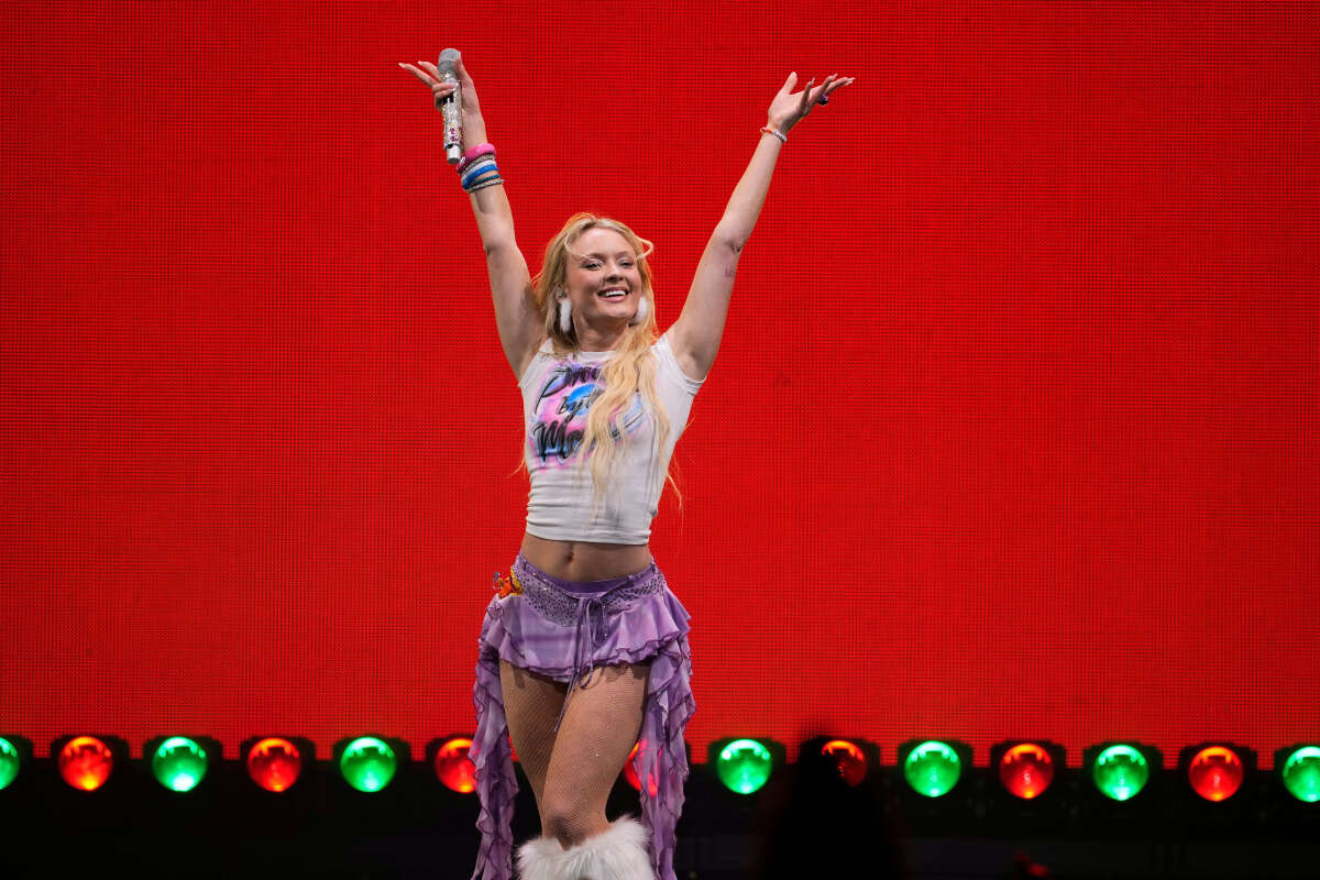 זארה לארסון , Charles Sykes/Invision/AP