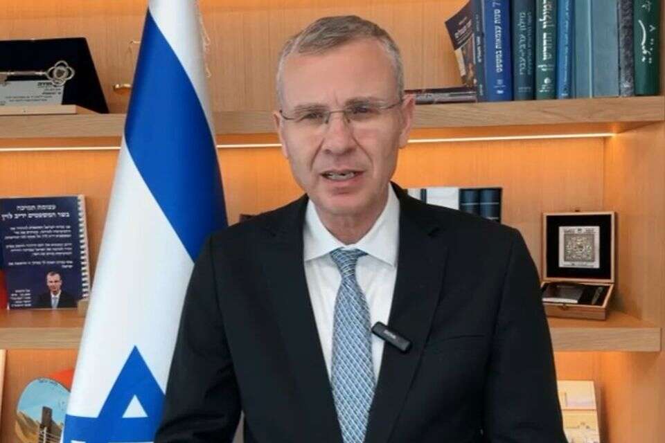 יריב לוין תוקף את שופטי בג"ץ , ללא