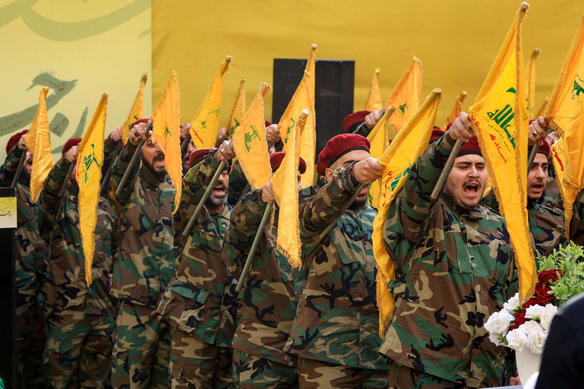מחבלי חיזבאללה בהלוויתו של רמטכ"ל הארגון עלי טבטבאי , רויטרס