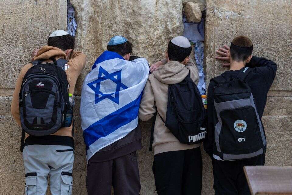 צום עשרה בטבת , אורן בן חקון