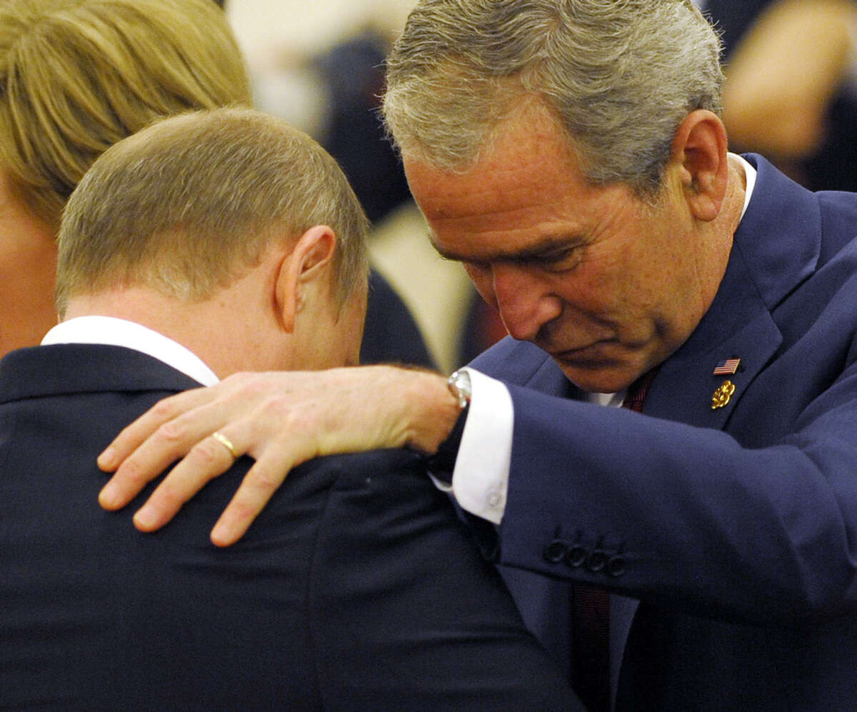 George W. Bush et Poutine en 2008, AFP