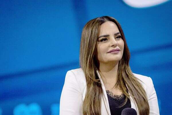 "מה עושים?". אופירה אסייג  , אורן בן חקון 