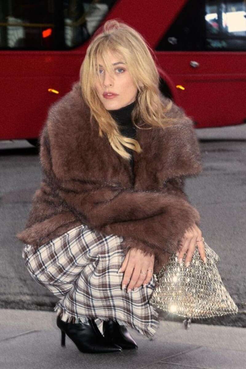 תרצה כהן בצילומים בלונדון ל"רנואר" , דניאל ז'קונט