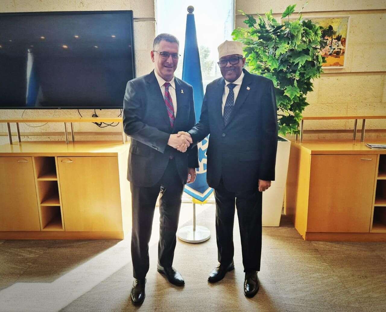 שר החוץ סער ונשיא סומלילנד עבד א-רחמאן מוחמד עבדאללה , חשבון האינסטגרם של גדעון סער