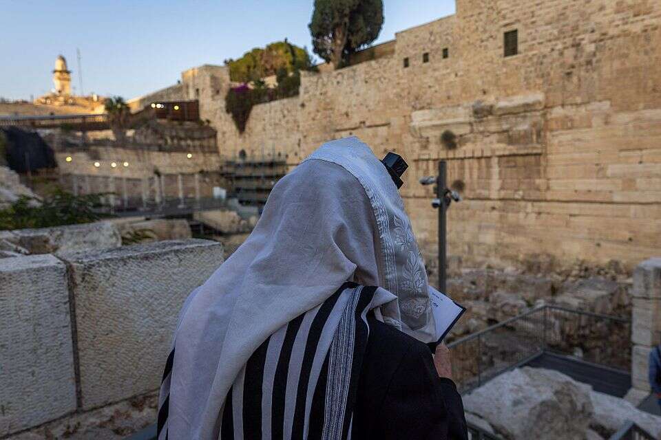צום עשרה בטבת. זמני כניסת הצום וצאת הצום בערים הגדולות בישראל , אורן בן חקון