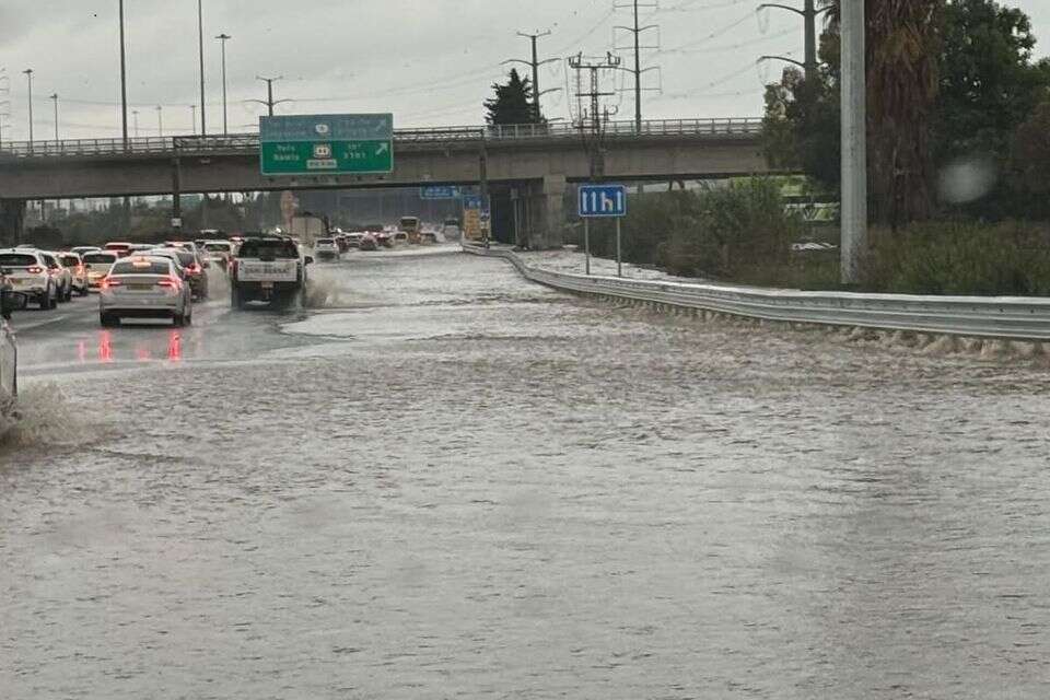 הצפה בכביש 4, הבוקר , אייל אמיתי