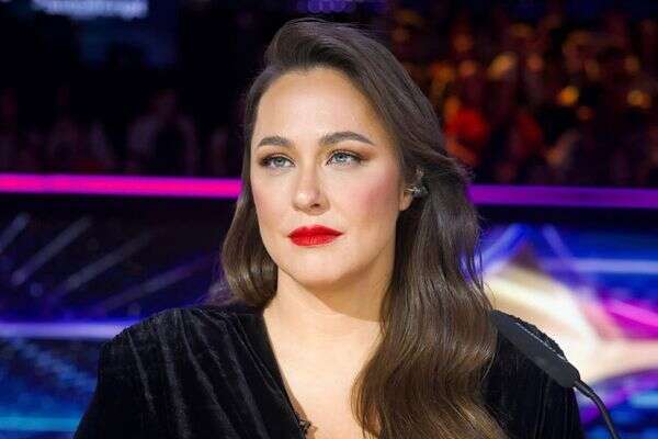 לבד ומתפרקת. קרן פלס , אינסטגרם