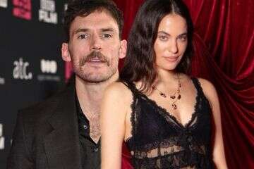 דר זוזובסקי והשחקן הבריטי סם קלאפלין בזוגיות