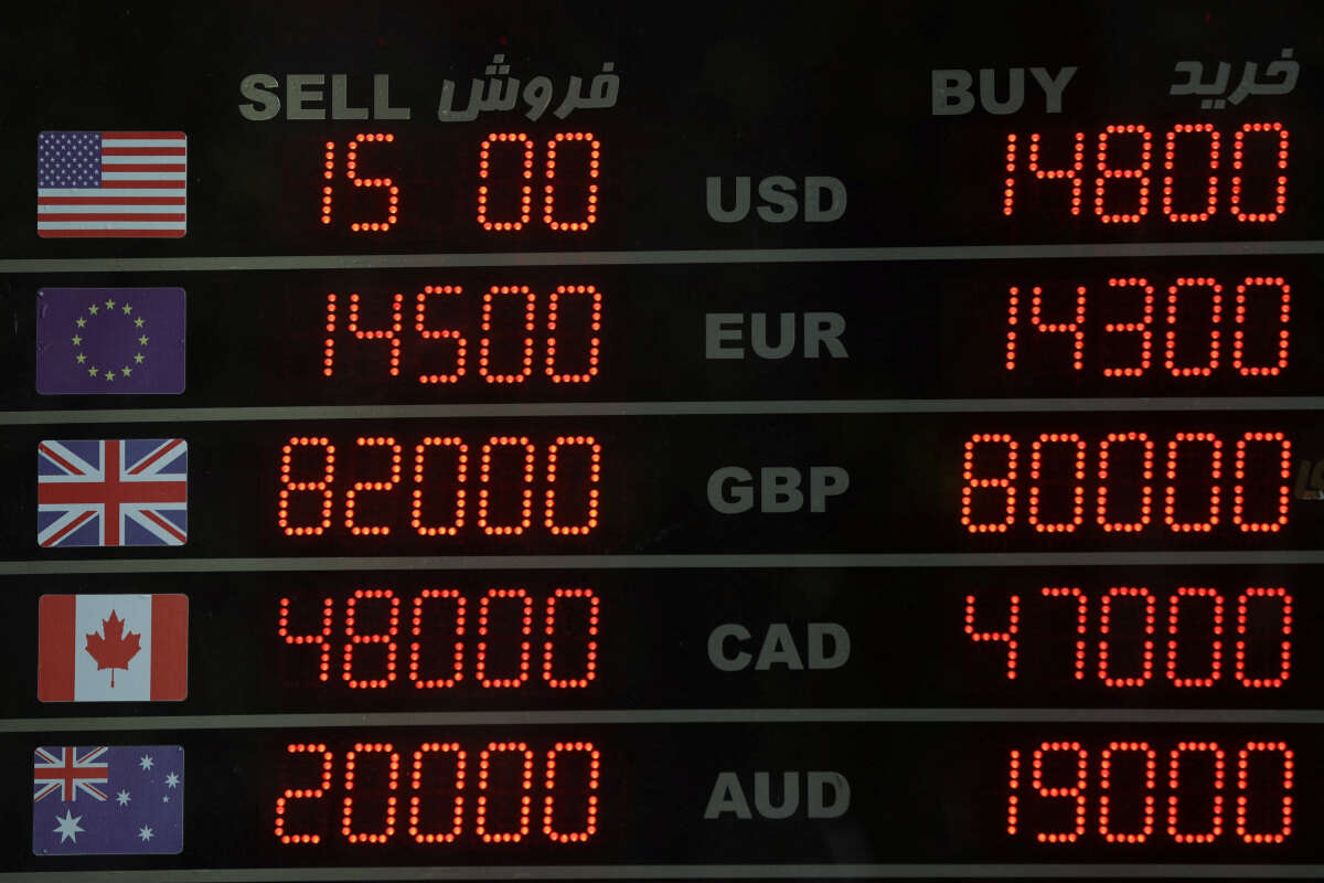 שערי המט"ח בטהראן היום. מכה אחר מכה , REUTERS