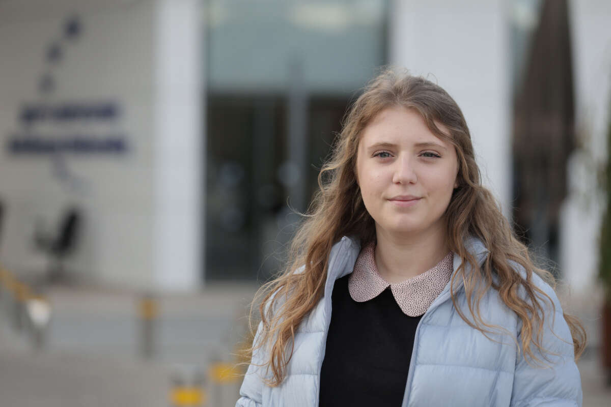 אביגיל בראון , ללא