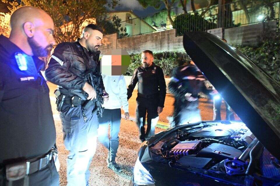 מחסומים, תפיסות ומעצרים: מבצע הבכורה של יחידת 