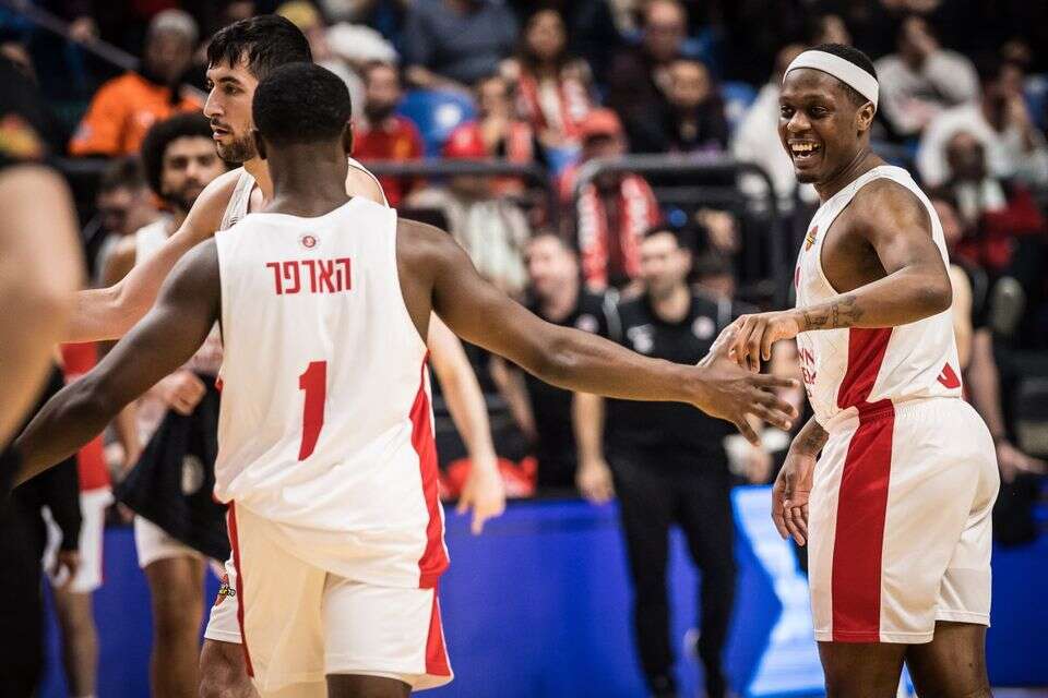 קשיוס וינסטון וג'ארד הארפר חוגגים , עודד קרני