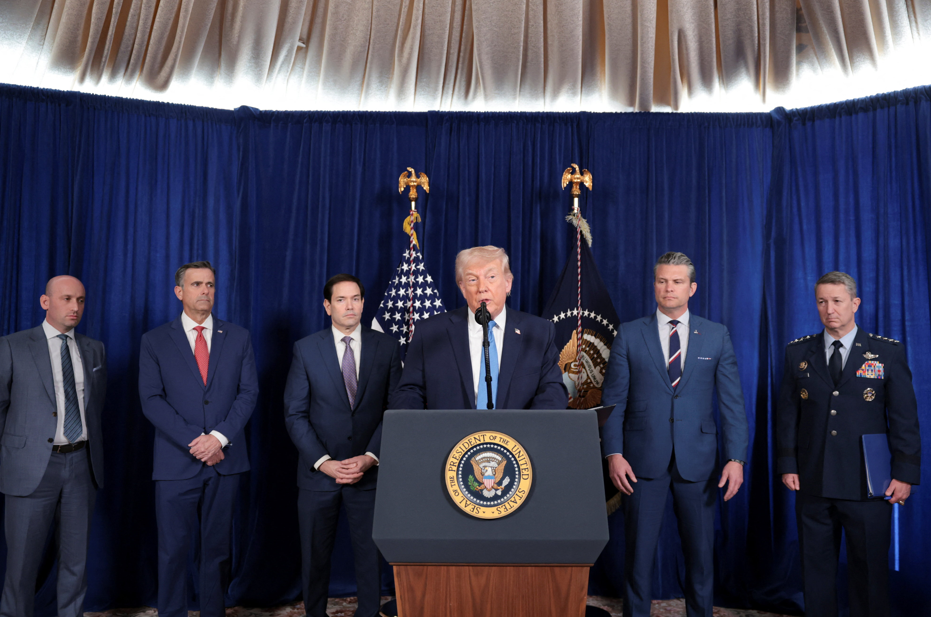 טראמפ מוקף בקבינט: "ננהל את ונצואלה" , רויטרס