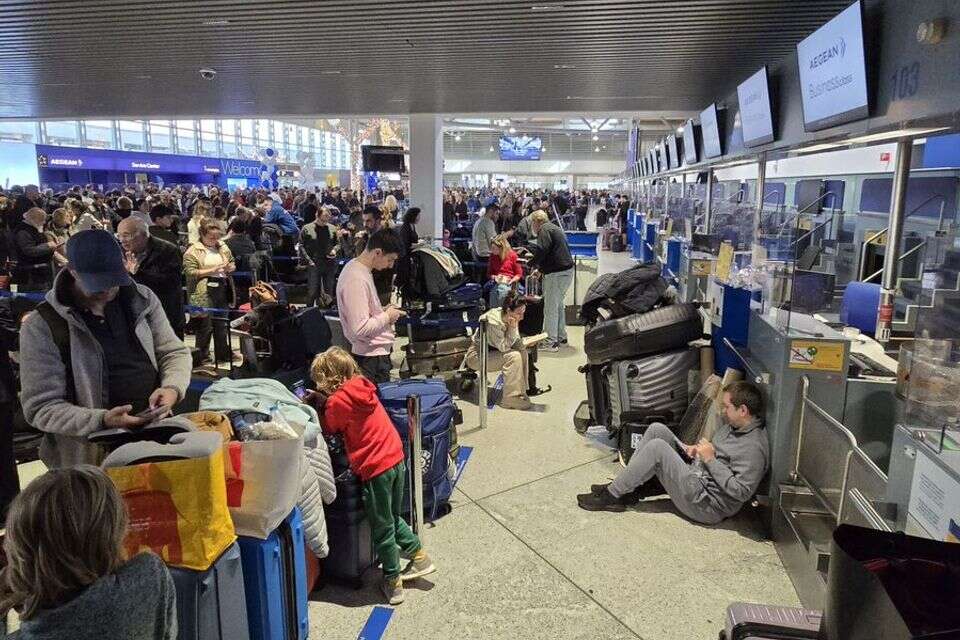 התקלה גרמה להקפאת כל הנחיתות וההמראות ביוון , שימוש לפי סעיף 27א' לחוק זכויות יוצרים