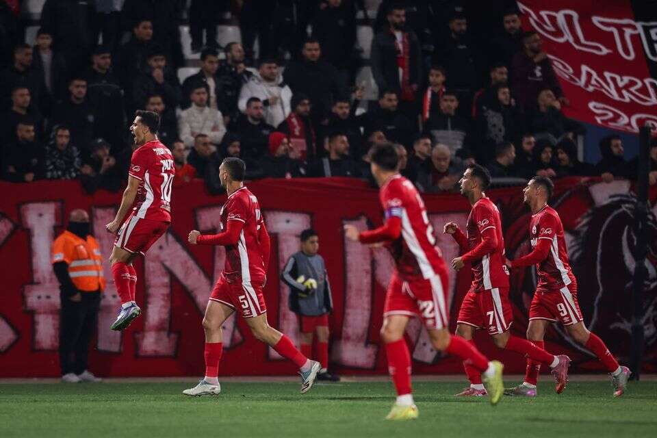 שחקני הפועל באר שבע. חדר ההלבשה במצב מושלם , מאור אלקסלסי