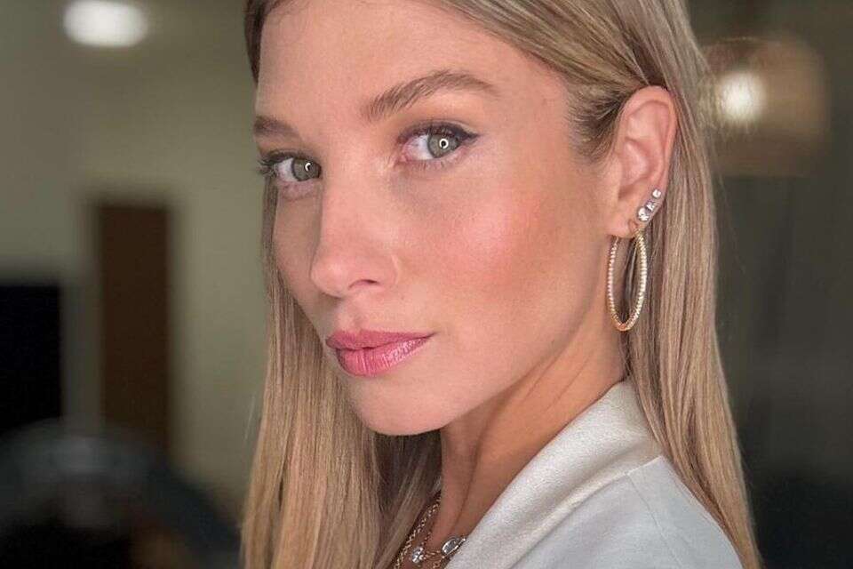 In honor of Valentines: Adi Himmelbloy destroys in a red swimsuit