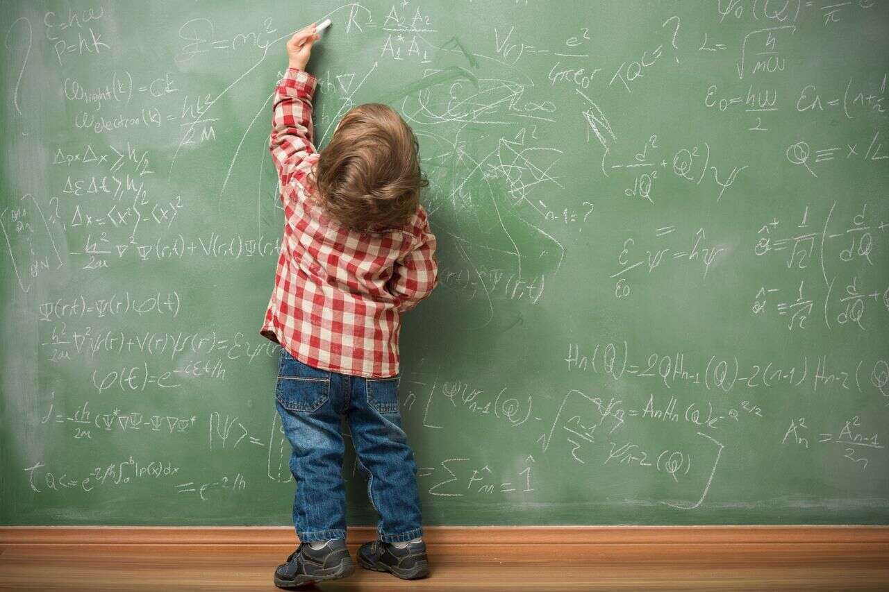 Scientists claim: walking on two feet is the reason most of us are right-handed