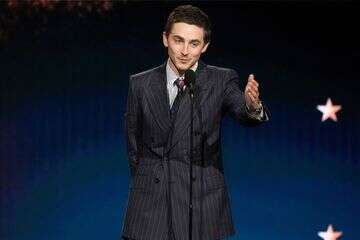 טימותי שאלאמה עוצר הכול ומצהיר אהבה לקיילי ג'נר