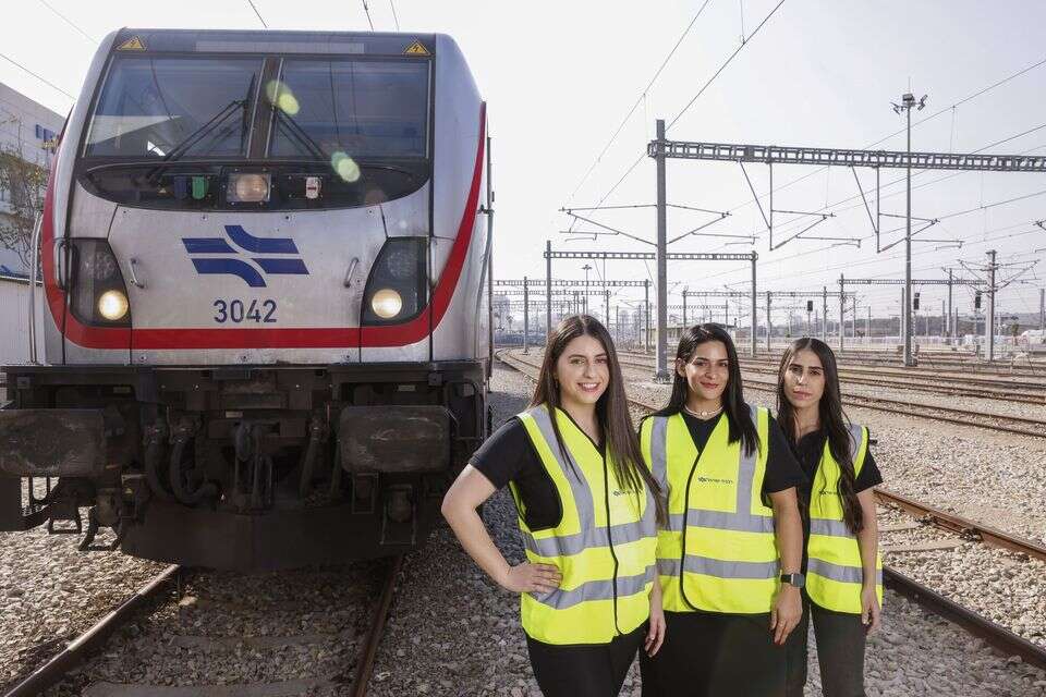 "זר לא יבין זאת". שיר, אדר ורחלי , יהושע יוסף