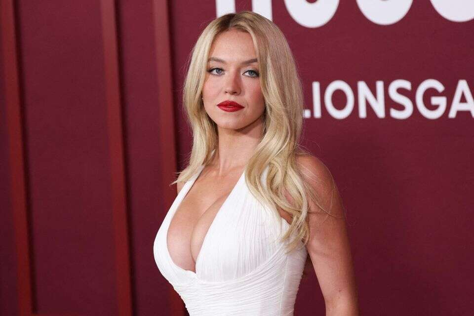 ללא בגדים: סידני סוויני מעבירה מסר לטקס האוסקר