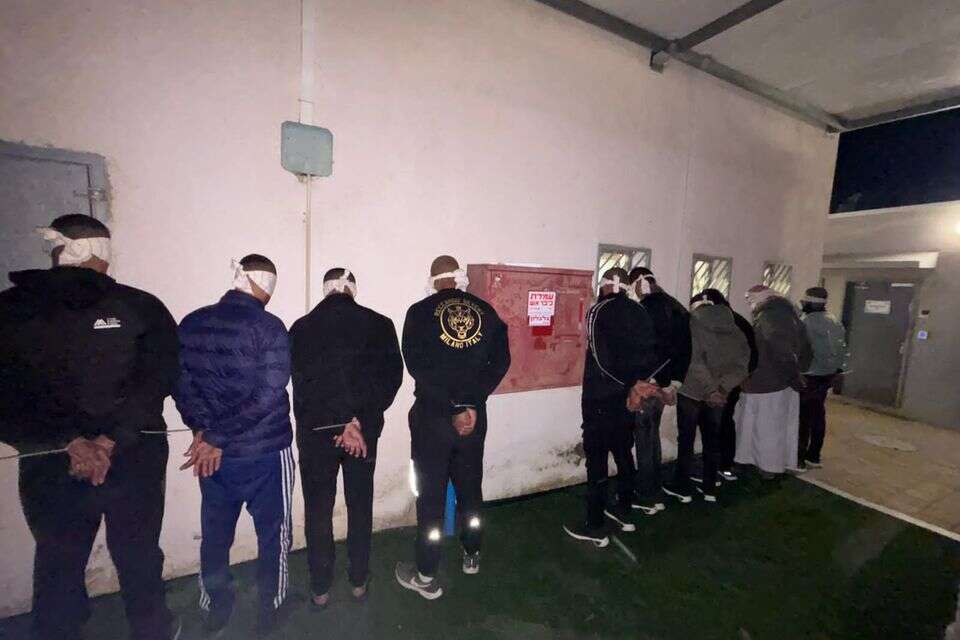 מעצרם של 10 חשודים בחשד למעורבות באירוע רצח ביישוב ערערה בנגב
, דוברות המשטרה