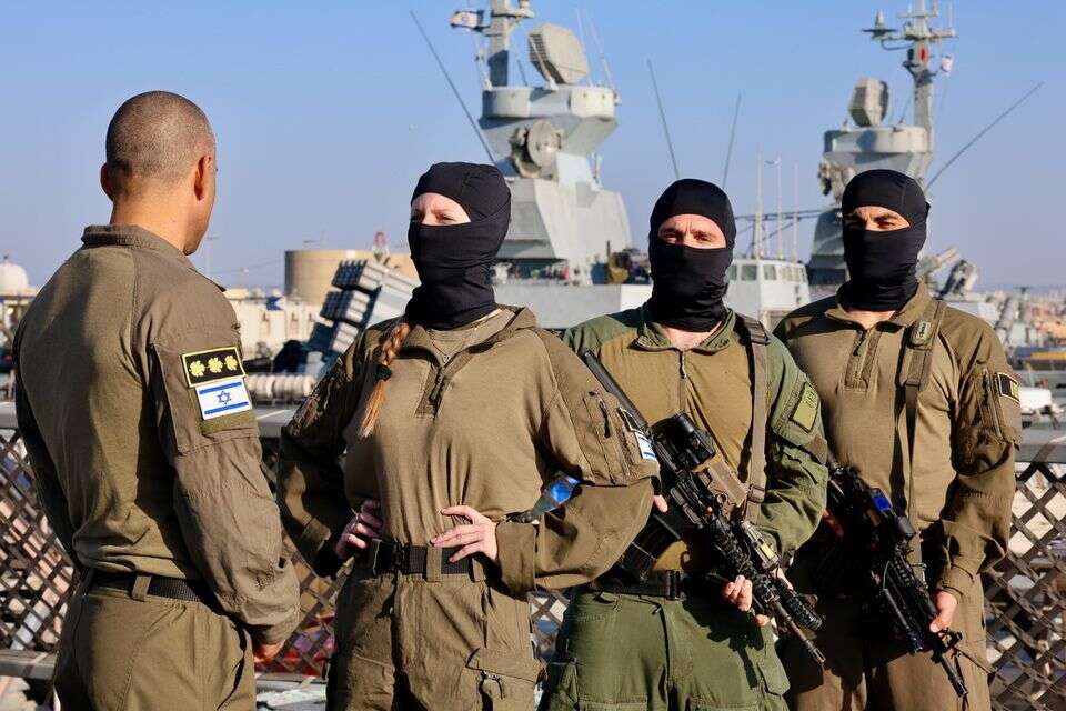 אל"ם ת' (משמאל), החובלת א' והסרנים ע' וא' , אורן כהן