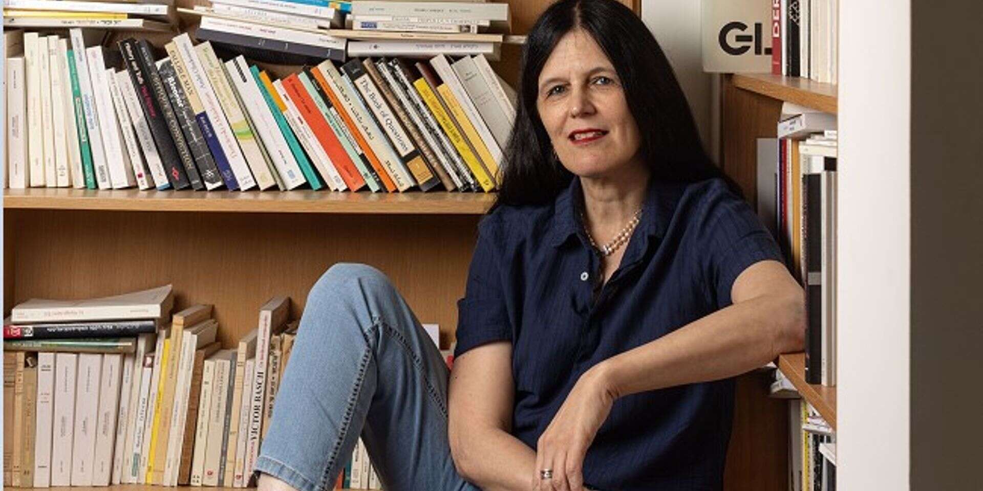 מיכל בן־נפתלי. לא יודעת לכתוב רגש מתפרץ, מלודרמטי, בגוף ראשון, וזקוקה לאיזשהו ריחוק אקדמי , אבישג שאר־ישוב