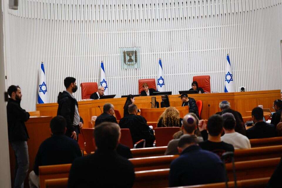הדיון בעתירת יש עתיד בבית המשפט העליון , אורן בן חקון