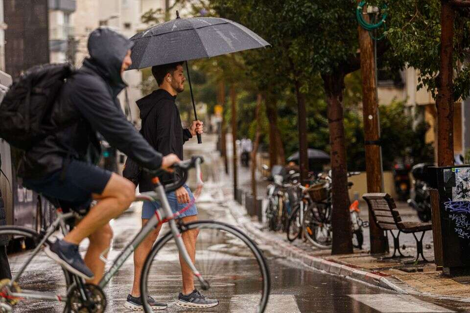 מזג האוויר הסוער בתל אביב , יהושע יוסף