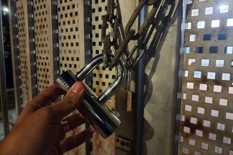 “כך לא מחזירים ביטחון”: העירייה השתלטה על מבנה התחנה - במשטרה זועמים