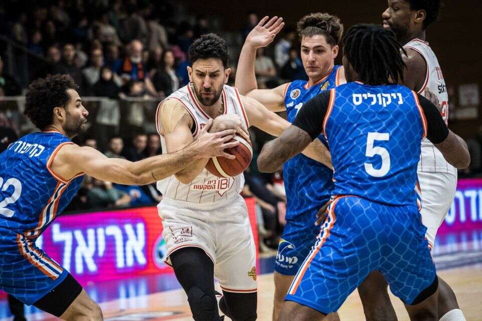 וסיליה מיציץ' מול מכבי רמת גן , עודד קרני